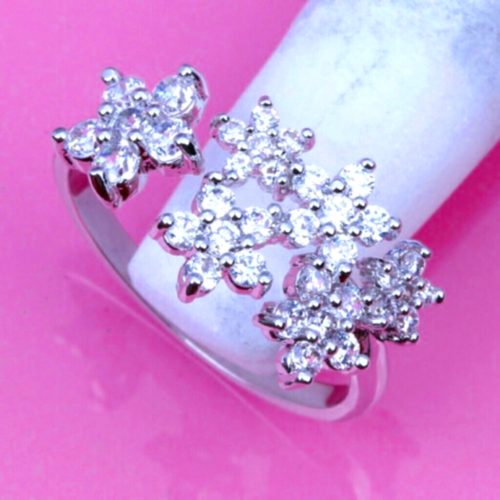 Gorgeous AAA CZ Flower Ring Size 8